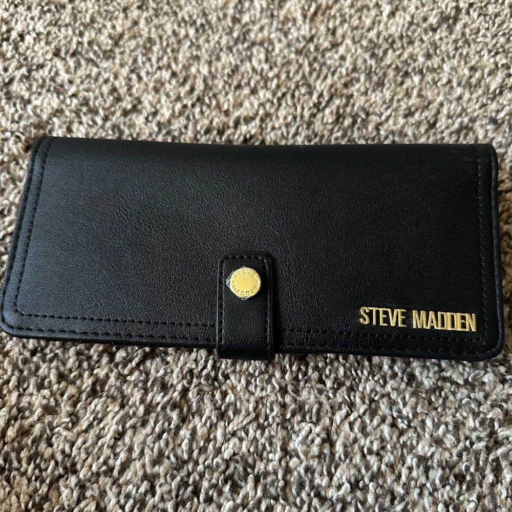 Steven Madden Wallet- Black